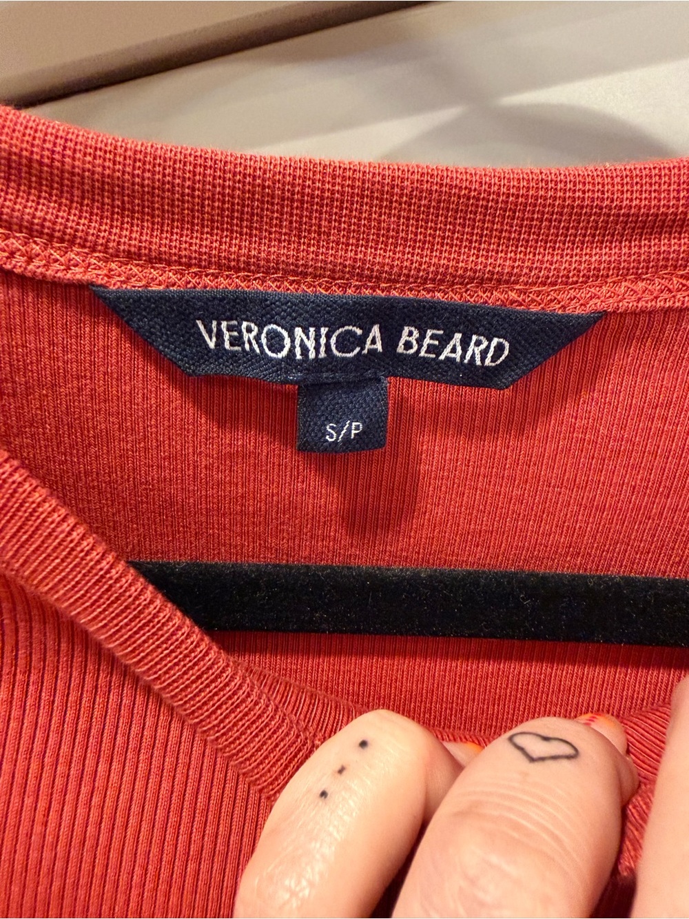 VERONICA BEARD pruitt tee in brick red - Picture 3 of 5
